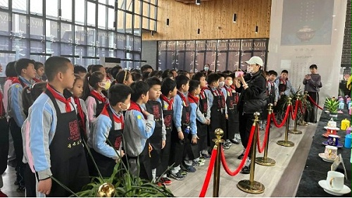 春游季逛田野里的博物馆，沉浸式体验传统瓷文化魅力