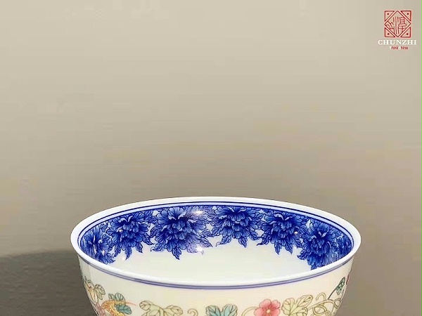 淳之斗彩描金蝠内外画茶碗
