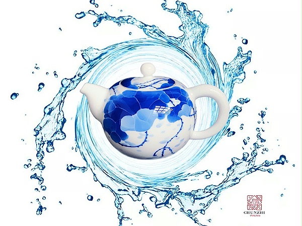 青花分水的茶壶哦