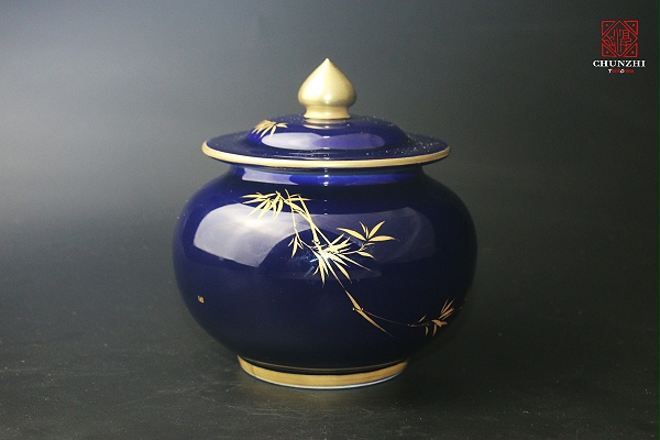 青花镂空窗花茶壶