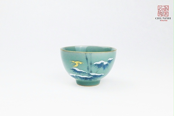 描金青瓷金鸟竹雪景主人杯