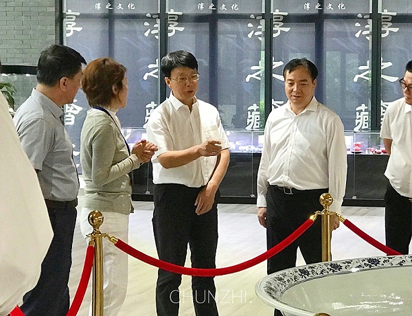 011e8351da8ef52444a6a2ba4889222