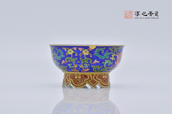 淳之奢瓷-外珐琅描金缠枝莲内青花花鸟祥云足主人杯