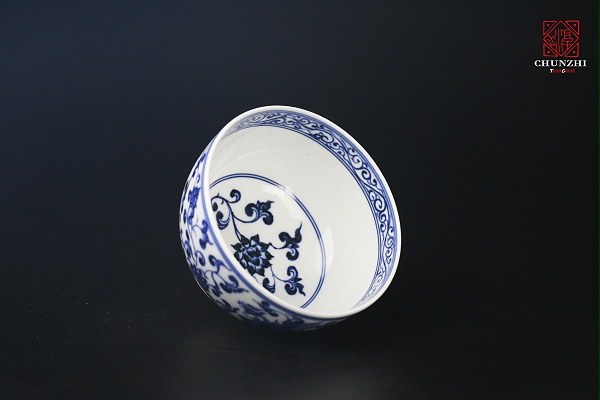 青花缠枝莲仿古压手杯a