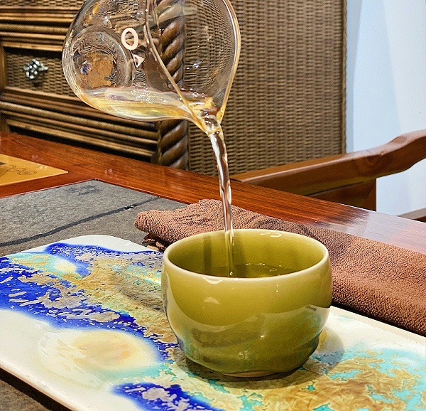 越窑苹果绿釉圆融杯场景图