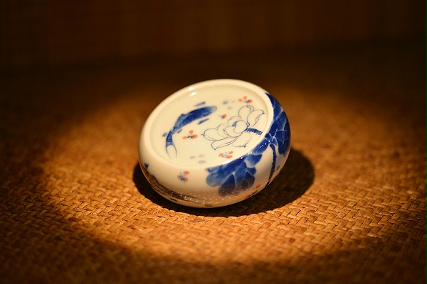 青花汾水鲤鱼盖置