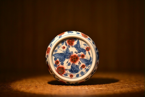 青花釉里红蝴蝶盖置