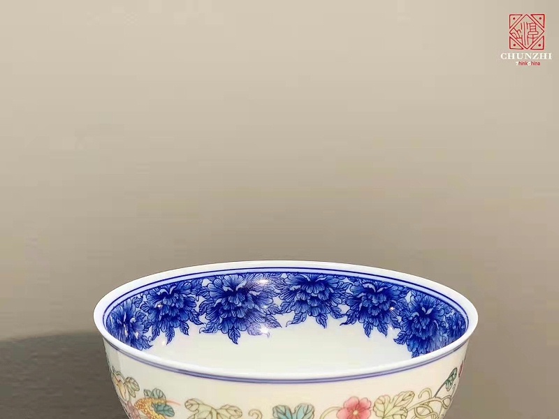 淳之斗彩描金蝠内外画茶碗