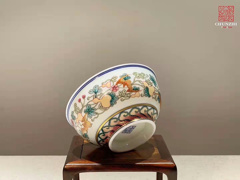 淳之斗彩描金蝠内外画茶碗