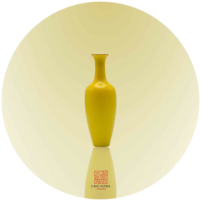 淳之手工扒花黄釉净瓶