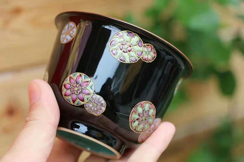 淳之手工手绘内松石绿釉外黑釉皮球花品茗杯