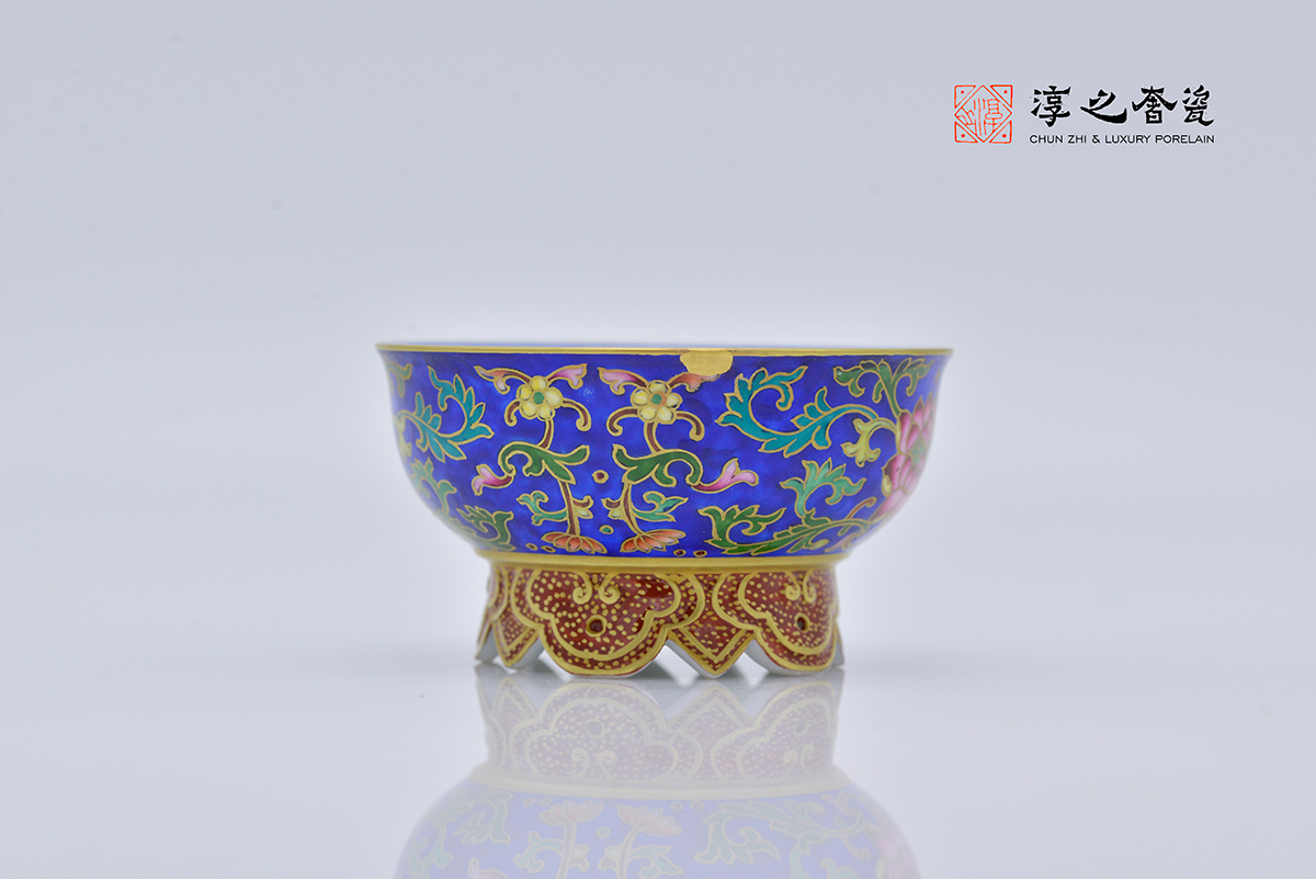 淳之奢瓷-外珐琅描金缠枝莲内青花花鸟祥云足主人杯