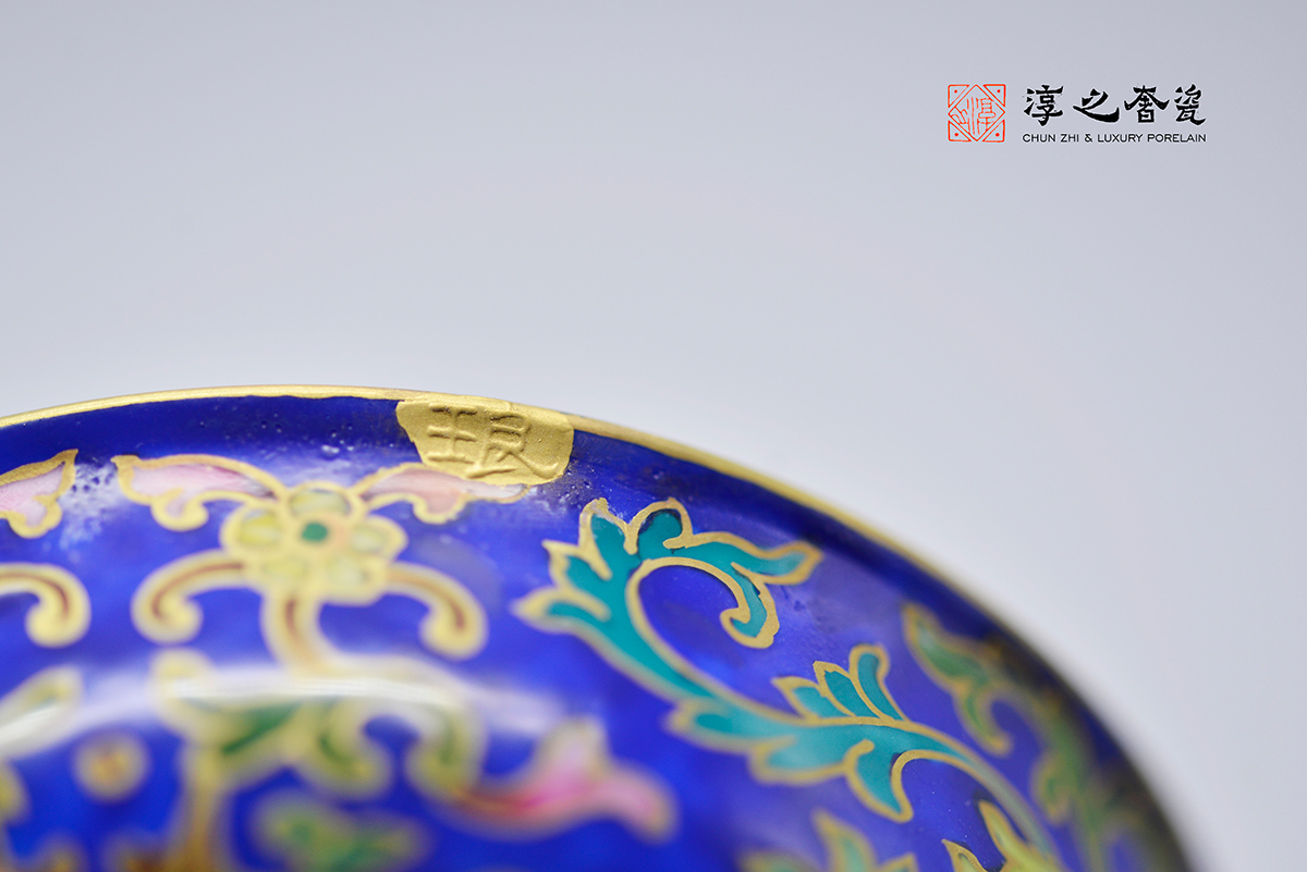 淳之奢瓷-外珐琅描金缠枝莲内青花花鸟祥云足主人杯