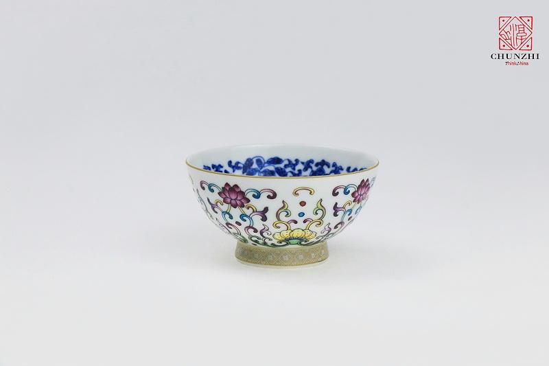 缠枝莲青花主人杯