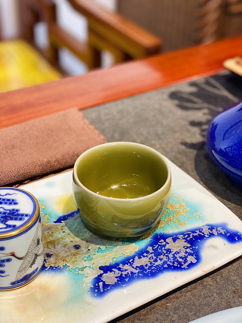 越窑苹果绿釉圆融杯场景图