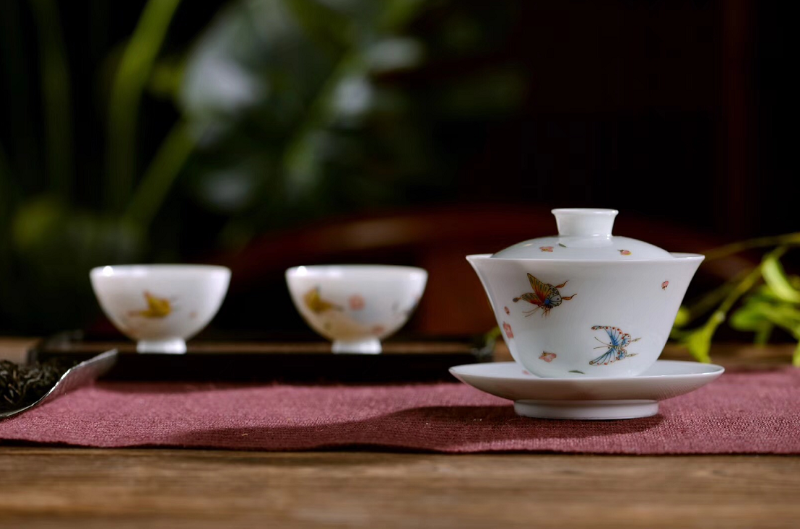  釉中彩手绘蝴蝶茶具套组