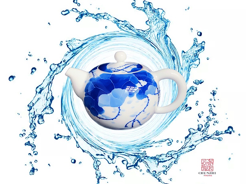 青花分水的茶壶哦