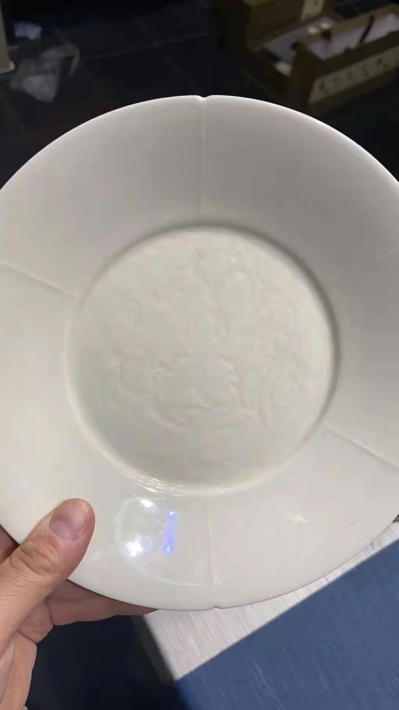 淳之影刻定窑瓷花瓣碟