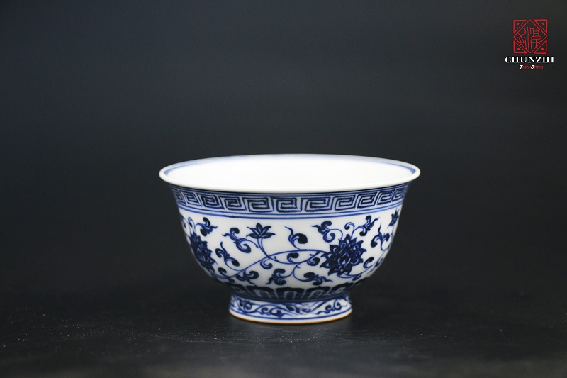 青花缠枝莲仿古压手杯a